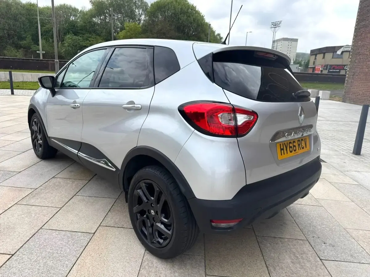 Używany Renault Captur Dynamique 90 KM (66 kW) 2016 Srebrny SUV