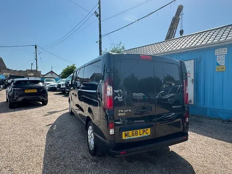 Used Renault Trafic 2018 Black MPV