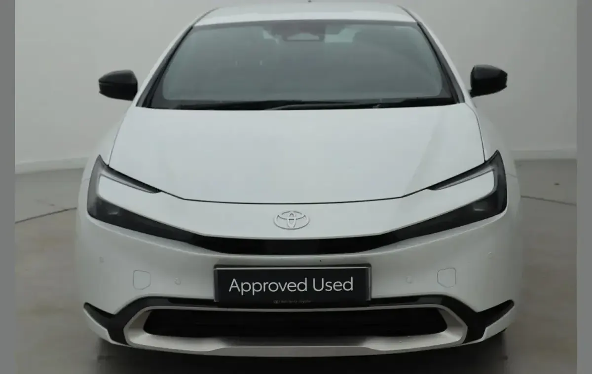 Used Toyota Prius 220 HP (161 kW) 2025 White Hatchback