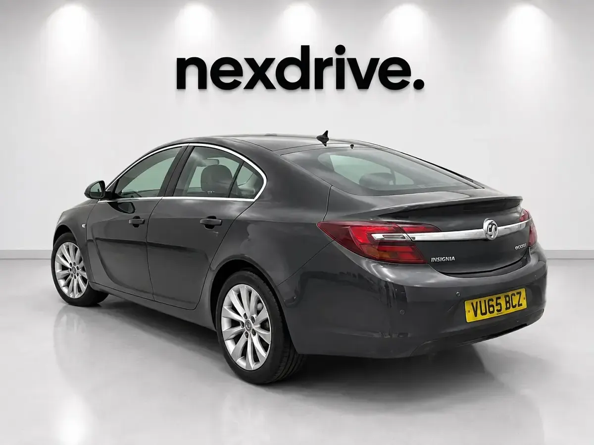 Used Vauxhall Insignia Elite 140 HP (102 kW) 2015 Grey Hatchback