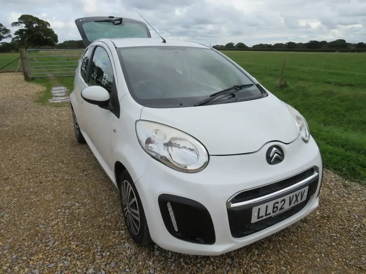 Used Citroën C1 VTR Sport 68 HP (50 kW) 2013 White Hatchback