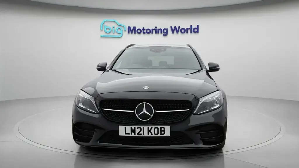 Usado Mercedes C200 AMG line 198 HP (145 kW) 2021 Preto Carrinha