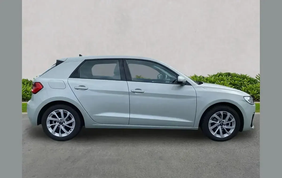Usado Audi A1 Sport 108 HP (79 kW) 2024 Prateado SUV