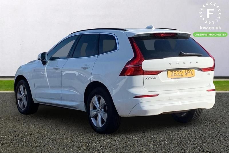 Used Volvo XC60 Momentum 2022 White SUV