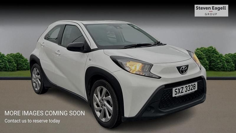 White Used 2023 Toyota Aygo PURE Hatchback | £10,950 (Fair price) - Image 1/4