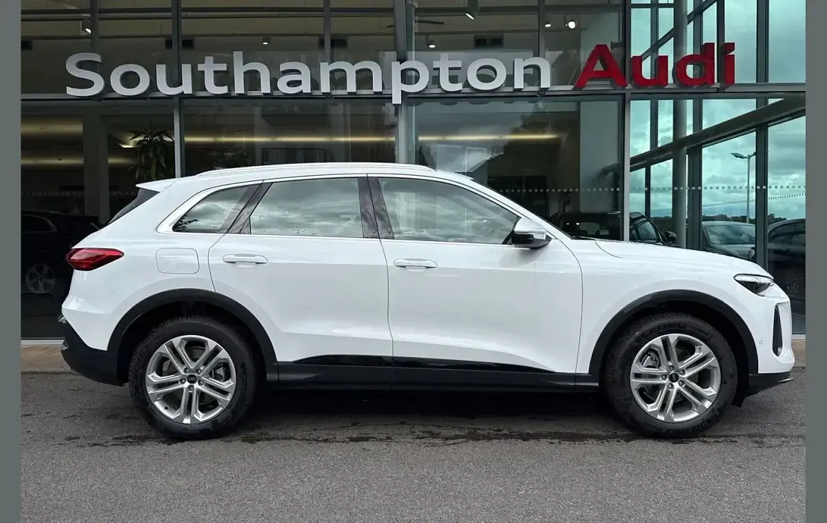 New Audi Q5 Sport 200 HP (147 kW) 2026 White SUV