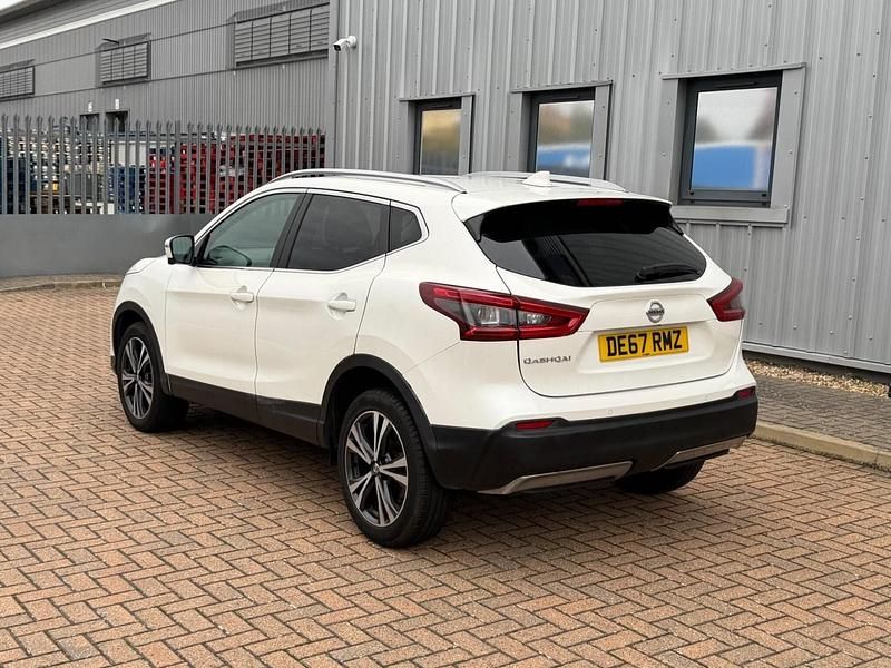 Used Nissan Qashqai N-Connecta 116 HP (85 kW) 2017 White SUV