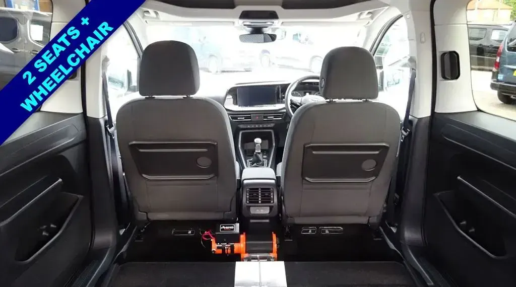 Used Ford Tourneo Connect Titanium 122 HP (89 kW) 2023 Silver MPV