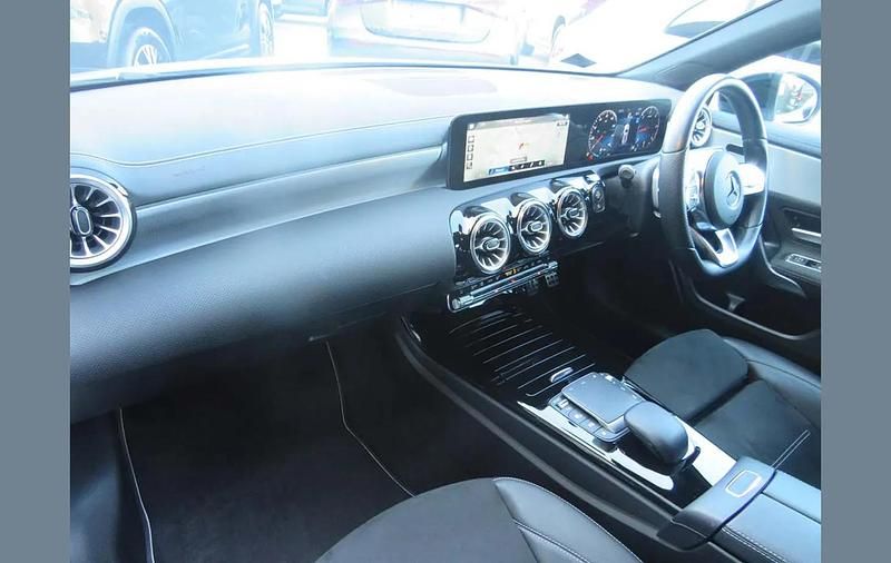 Used Mercedes A180 AMG Line Premium 113 HP (83 kW) 2022 White Hatchback