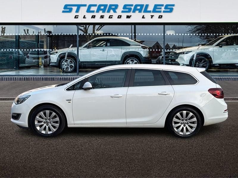 Used Vauxhall Astra Elite 165 HP (121 kW) 2014 White Estate