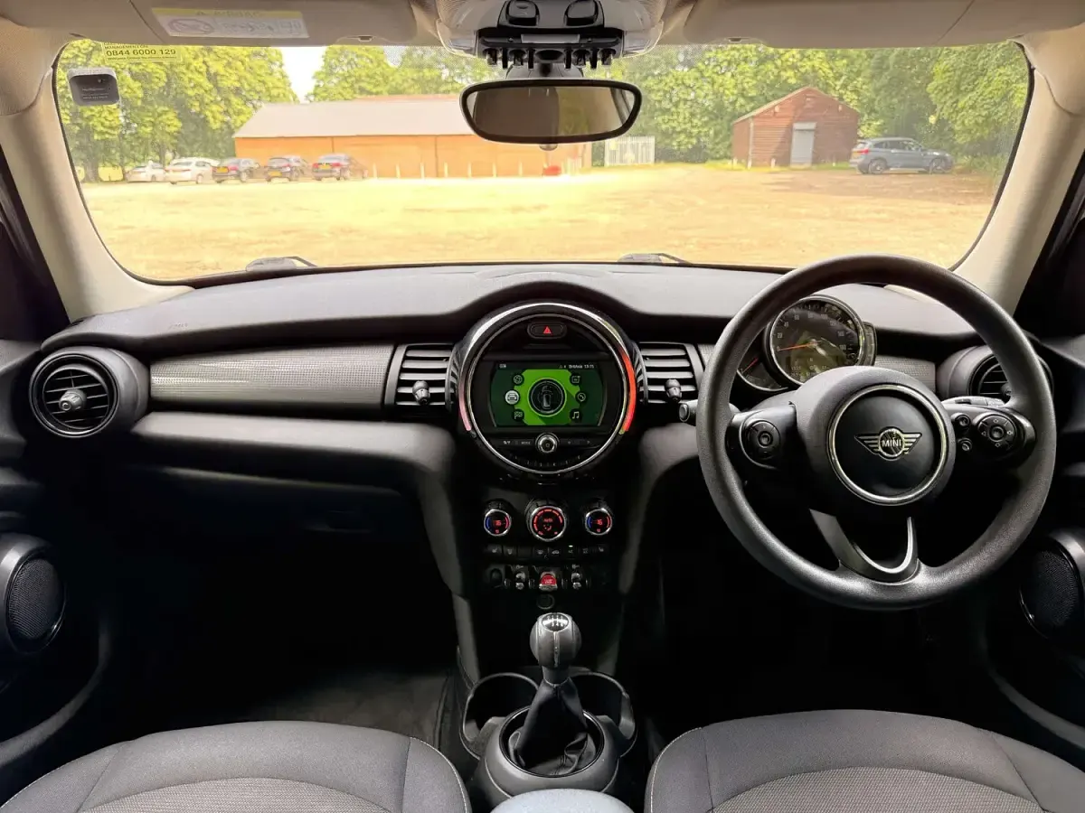 Used Mini Cooper Classic 136 HP (100 kW) 2019 Silver Hatchback