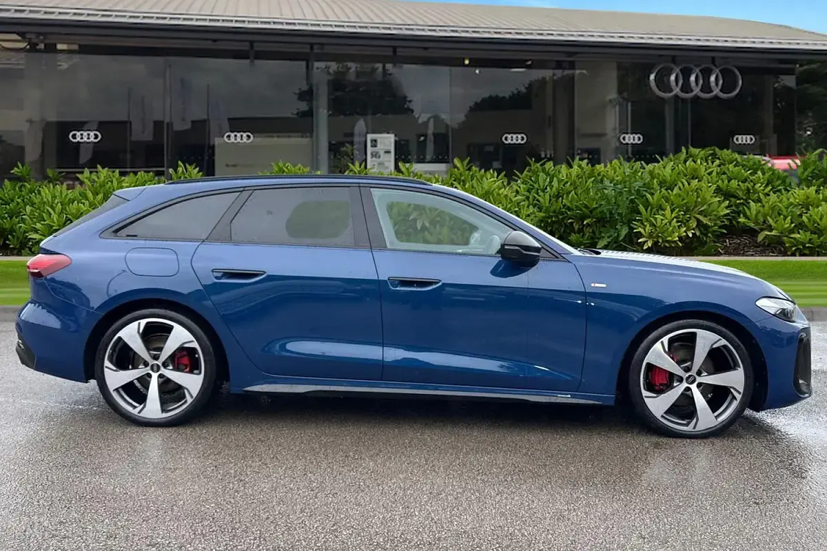 Used Audi A5 Advanced 204 HP (150 kW) 2025 Blue Estate