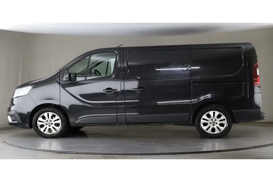 Used Renault Trafic 2022 Black MPV
