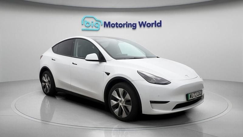 White Used 2022 Tesla Model Y Long Range AWD SUV | £23,300 (Good price) - Image 1/4
