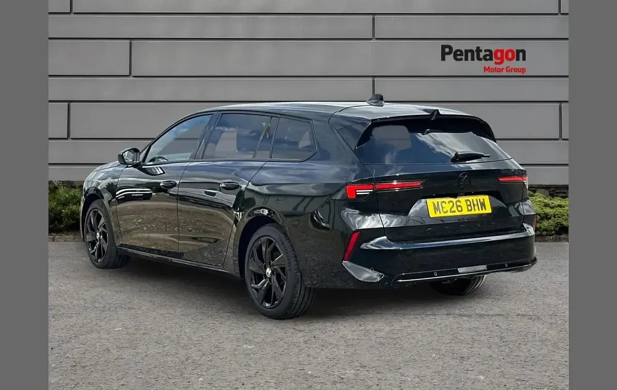 New Vauxhall Astra 128 HP (94 kW) 2026 Black Estate