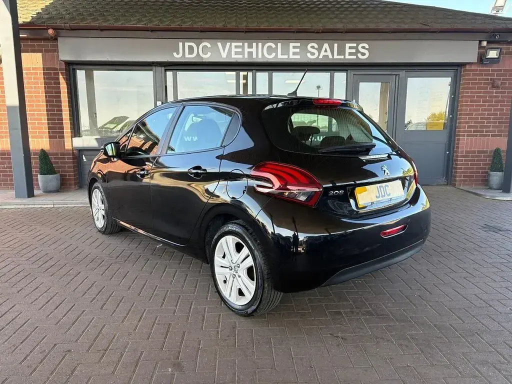 Used Peugeot 208 Active 82 HP (60 kW) 2018 Black Hatchback