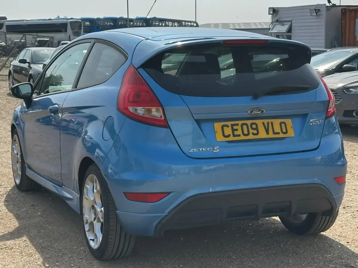 Second-hand Ford Fiesta Zetec 118 CP (86 kW) 2009 Albastru Hatchback