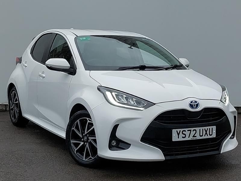 Used Toyota Yaris Hybrid Design 116 HP (85 kW) 2023 White Hatchback