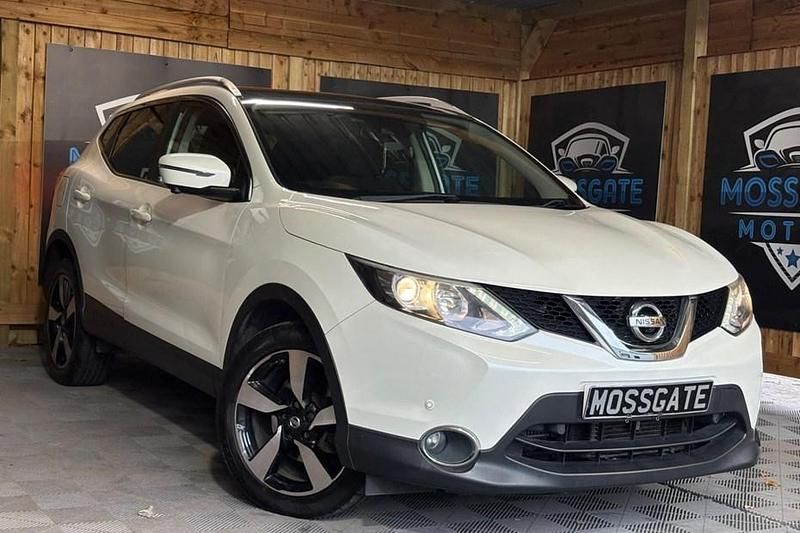 White Used 2016 Nissan Qashqai N-Connecta SUV | £8,795 (Fair price) - Image 1/1