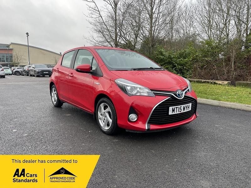 Used Toyota Yaris Hybrid 2015 Red Hatchback