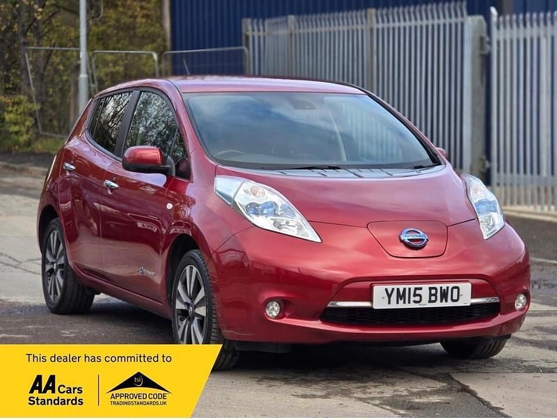 Red Used 2015 Nissan Leaf Tekna Hatchback | £3,395 (Fair price) - Image 1/4