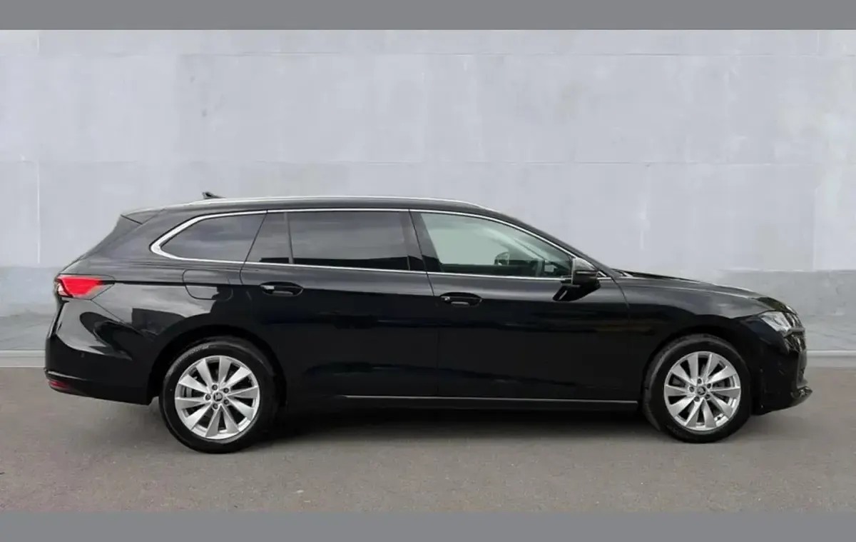 Usado Skoda Superb SE Technology 150 CV (110 kW) 2025 Negro Familiar