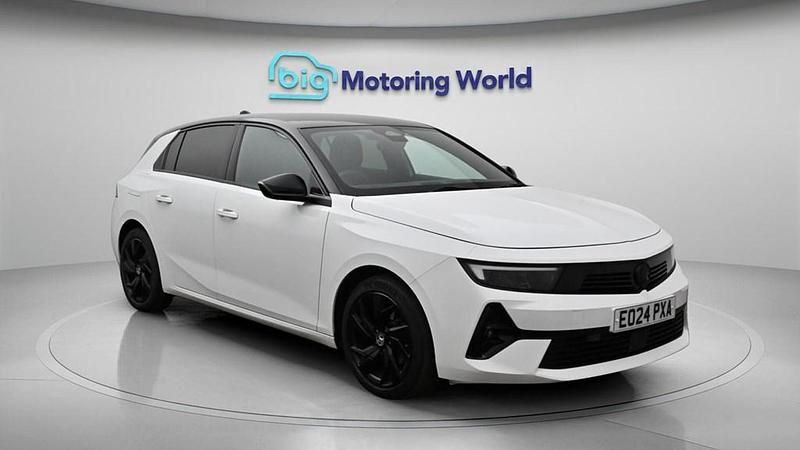 Used Vauxhall Astra S 130 HP (95 kW) 2024 White Hatchback