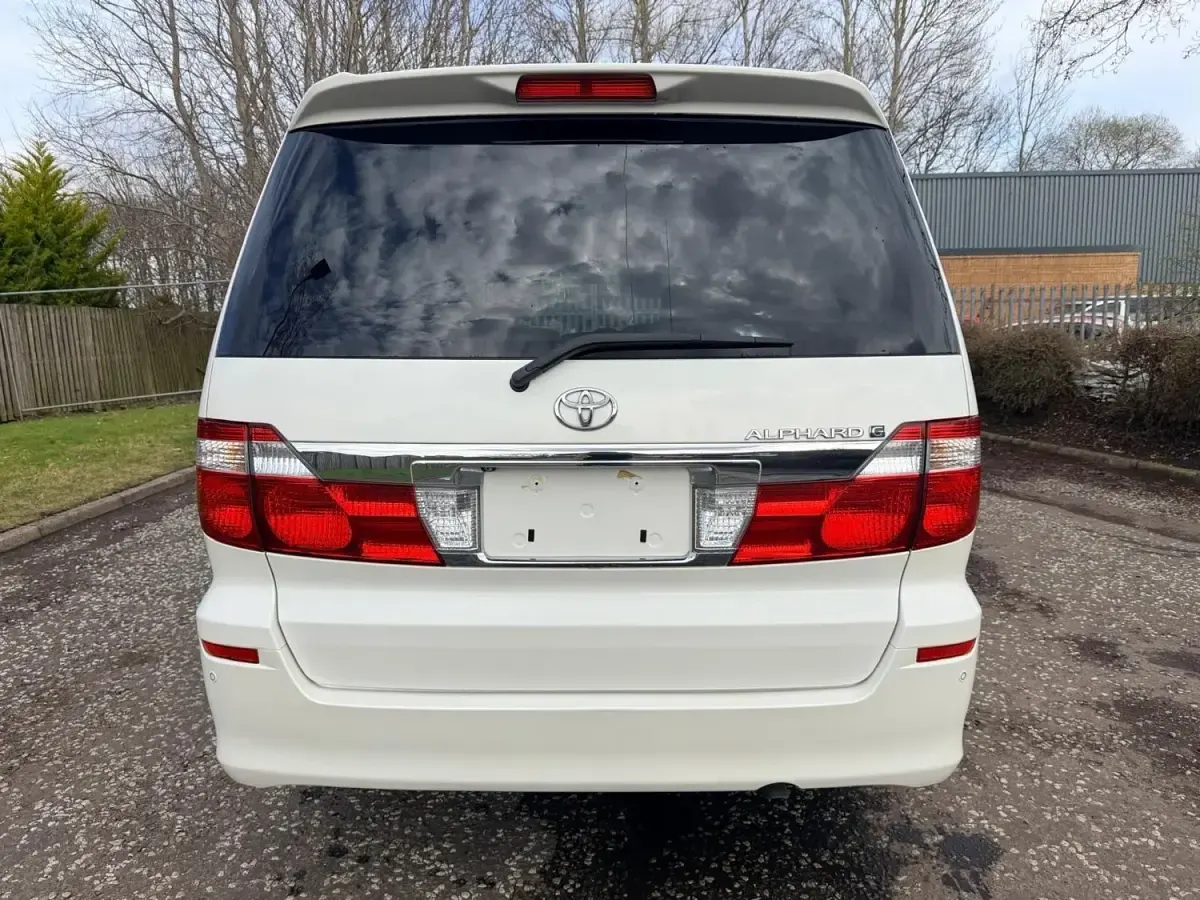 Begagnad Toyota Alphard Platinum 159 HK (116 kW) 2005 Svart Minibuss