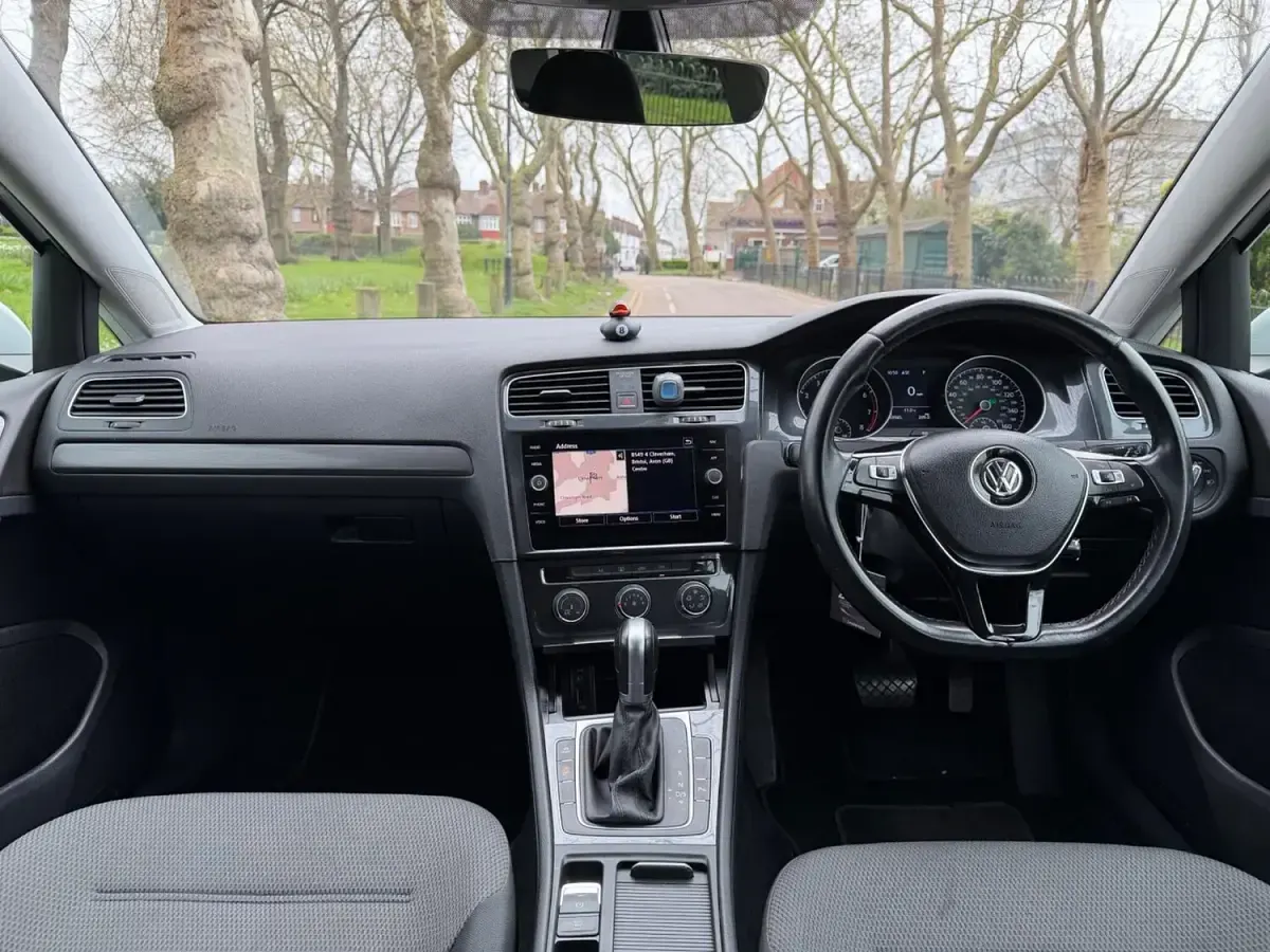 Used VW Golf VII SE 125 HP (91 kW) 2018 White Hatchback