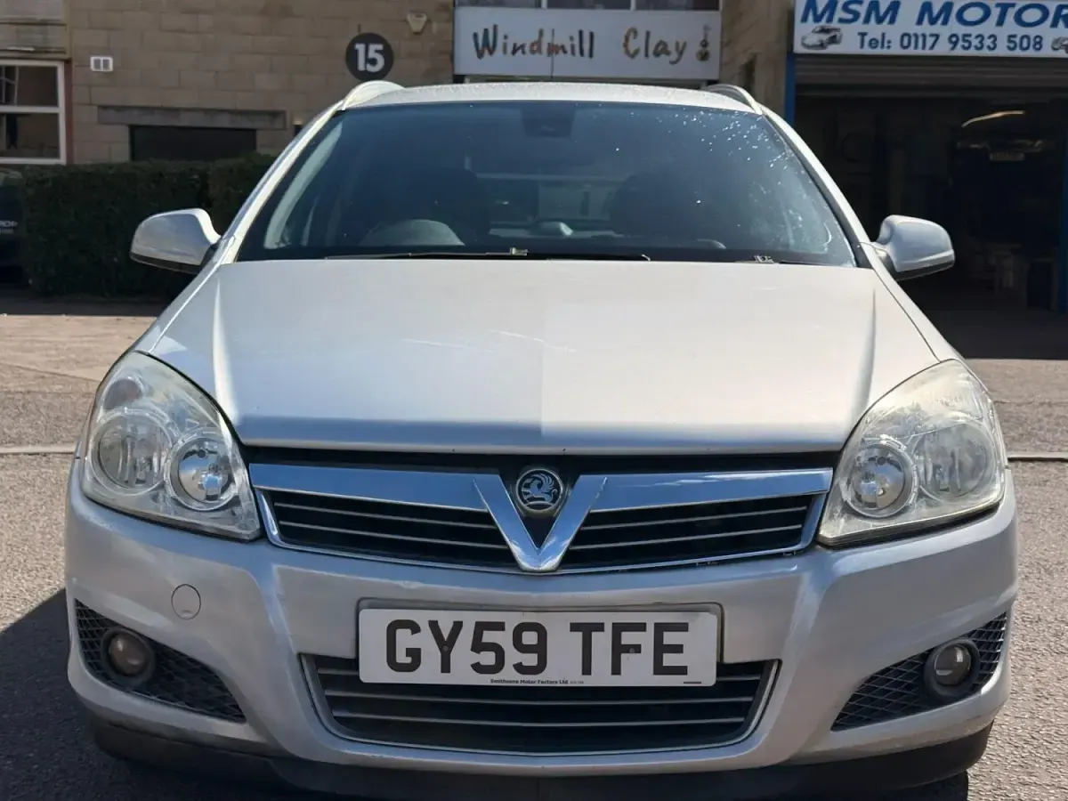 Gebraucht Vauxhall Astra Design Edition 138 PS (101 kW) 2009 Silber Kombi