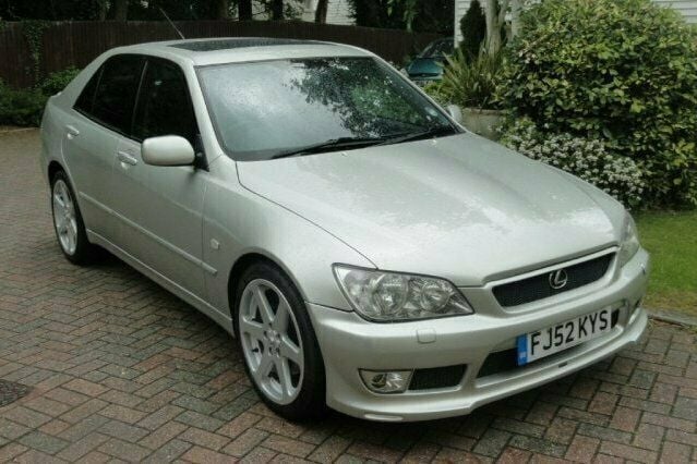 Used Lexus IS300 211 HP (155 kW) 2002 Sedan