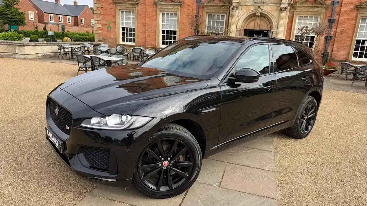 Used Jaguar F-Pace Chequered Flag 180 HP (132 kW) 2019 Black SUV