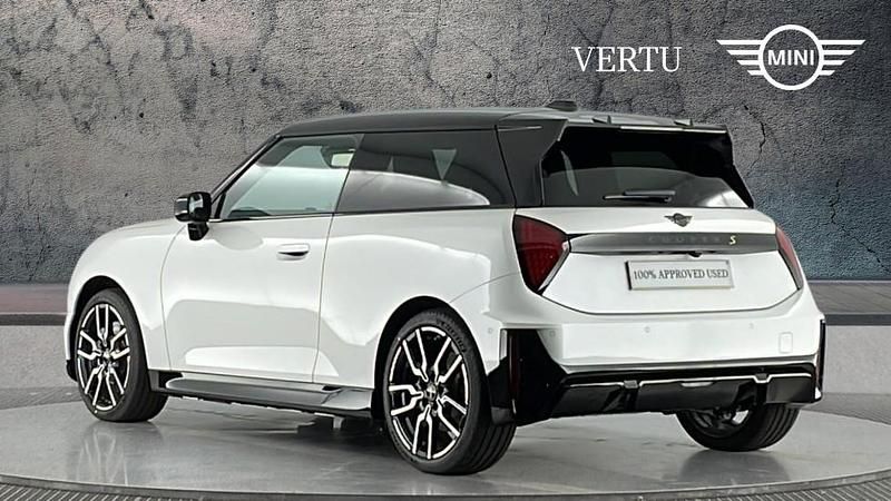 New Mini Cooper SE Hatch 158 kW (215 HP) 2025 White Hatchback