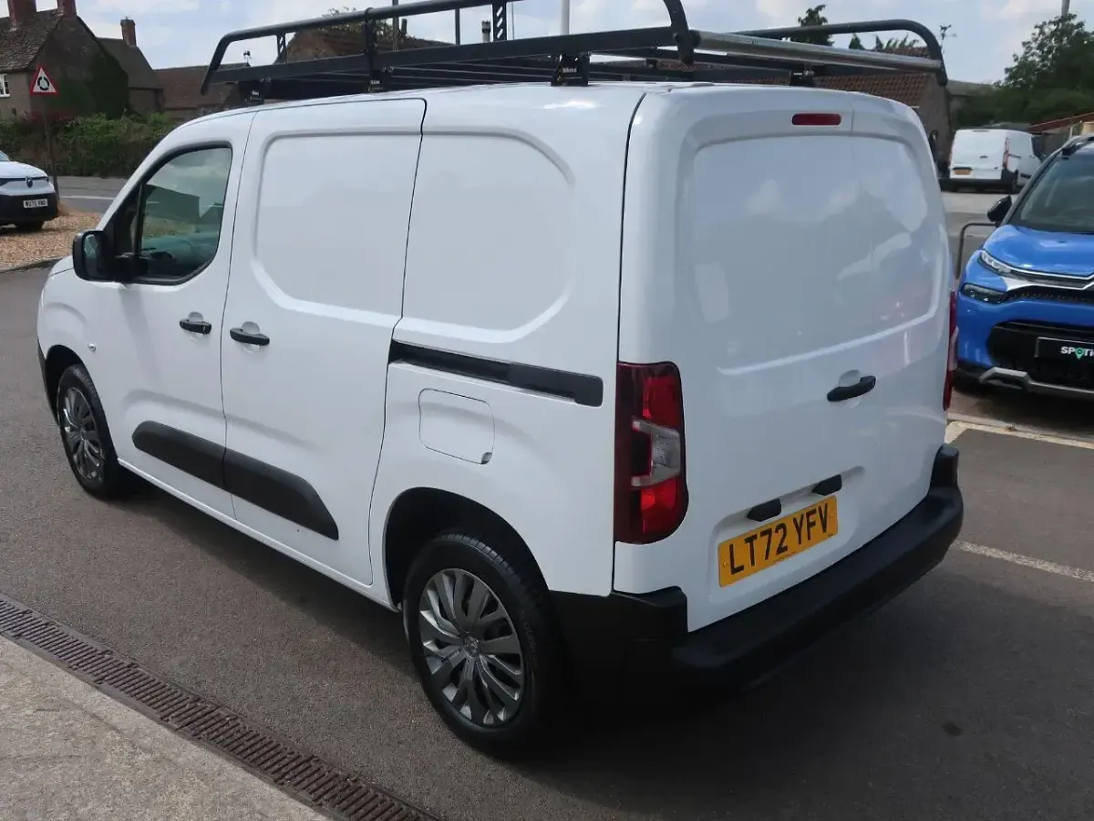 Used Peugeot Partner Premium 100 HP (73 kW) 2022 White MPV
