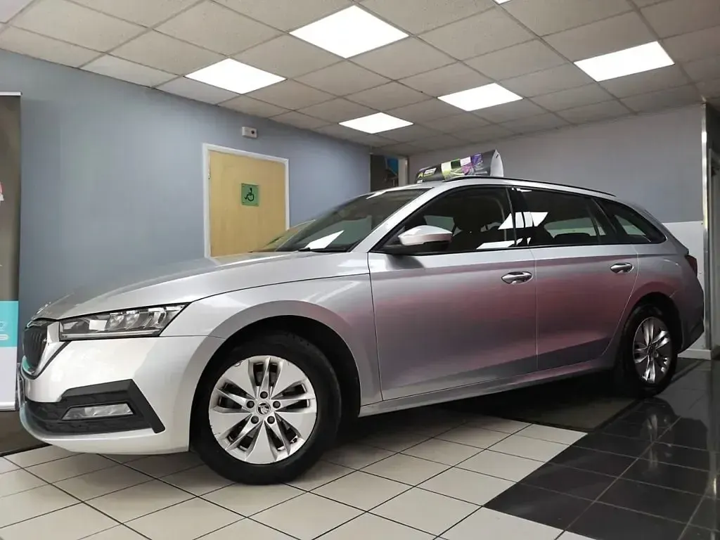 Usado Skoda Octavia SE Technology 150 CV (110 kW) 2021 Plateado Familiar