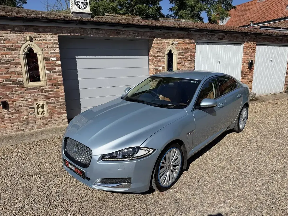Used Jaguar XF Portfolio 187 HP (137 kW) 2012 Blue Sedan