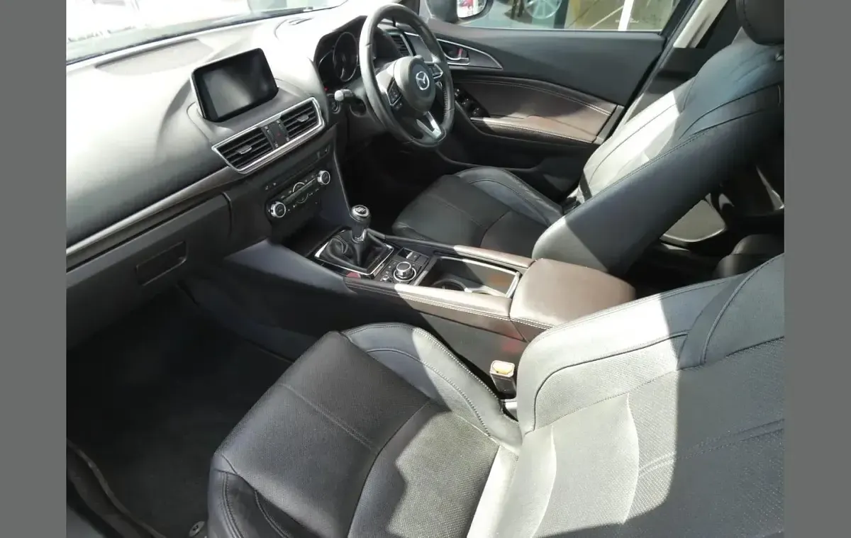 Used Mazda 3 Inclusive 150 HP (110 kW) 2017 Blue Hatchback