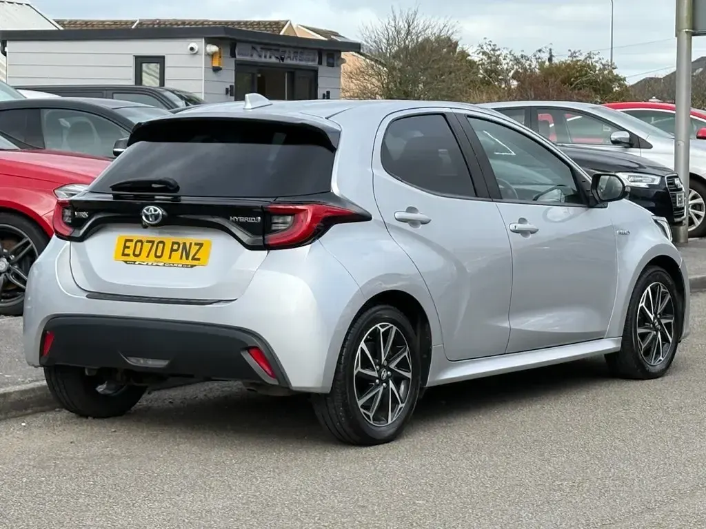 Used Toyota Yaris Design 116 HP (85 kW) 2020 Silver Hatchback