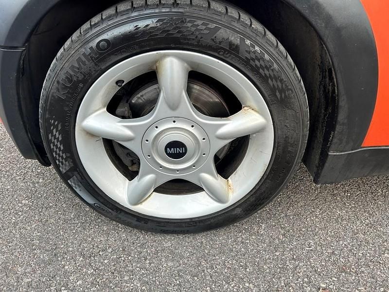 Usado Mini Cooper Cabriolet 115 CV (84 kW) 2006 Naranja Descapotable
