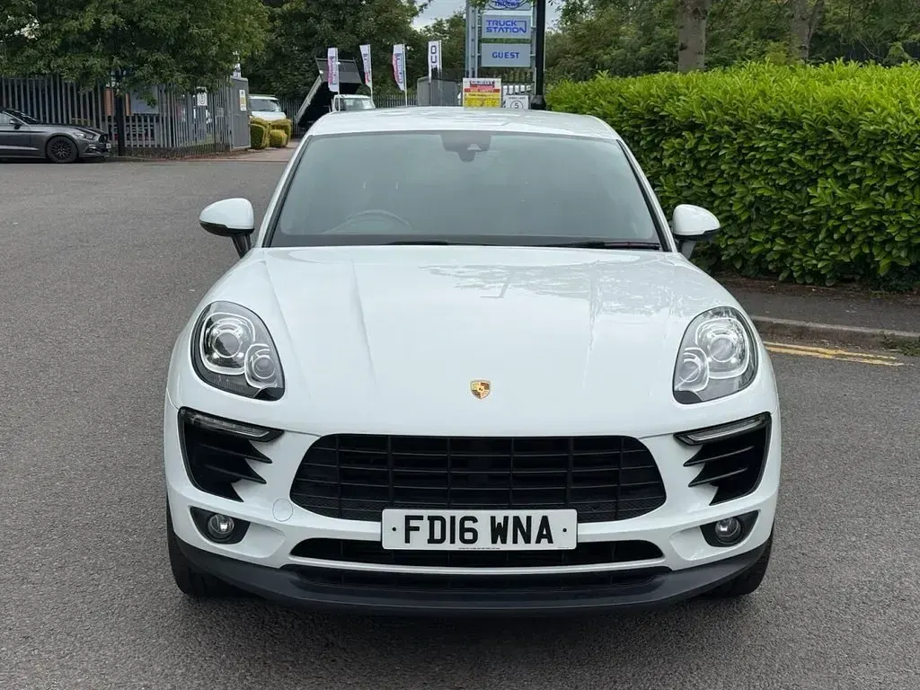 Used Porsche Macan 258 HP (189 kW) 2016 White SUV