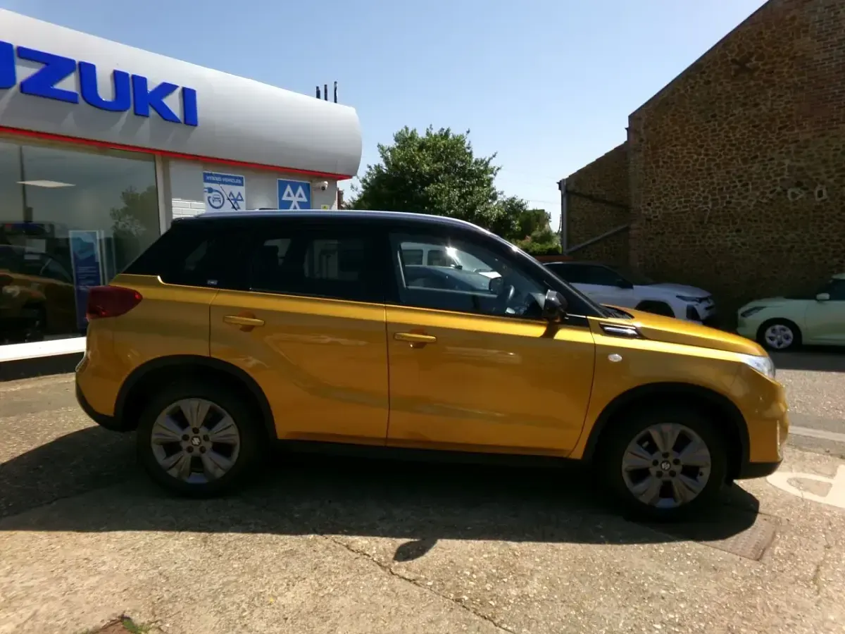 Used Suzuki Vitara SZ-T 2018 Yellow/black SUV