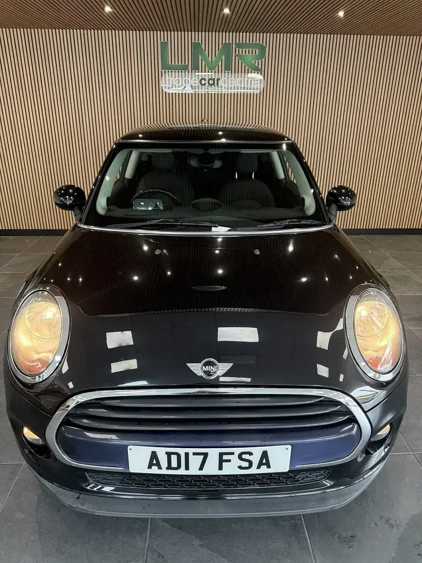 Begagnad Mini Cooper Hatch 2017 Svart Halvkombi