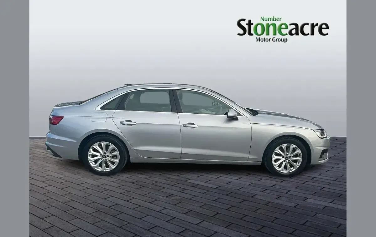 Begagnad Audi A4 Comfort 150 HK (110 kW) 2023 Silver Sedan
