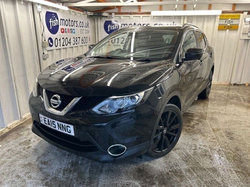 Black Used 2015 Nissan Qashqai Tekna SUV | £11,990 (Fair price) - Image 1/3