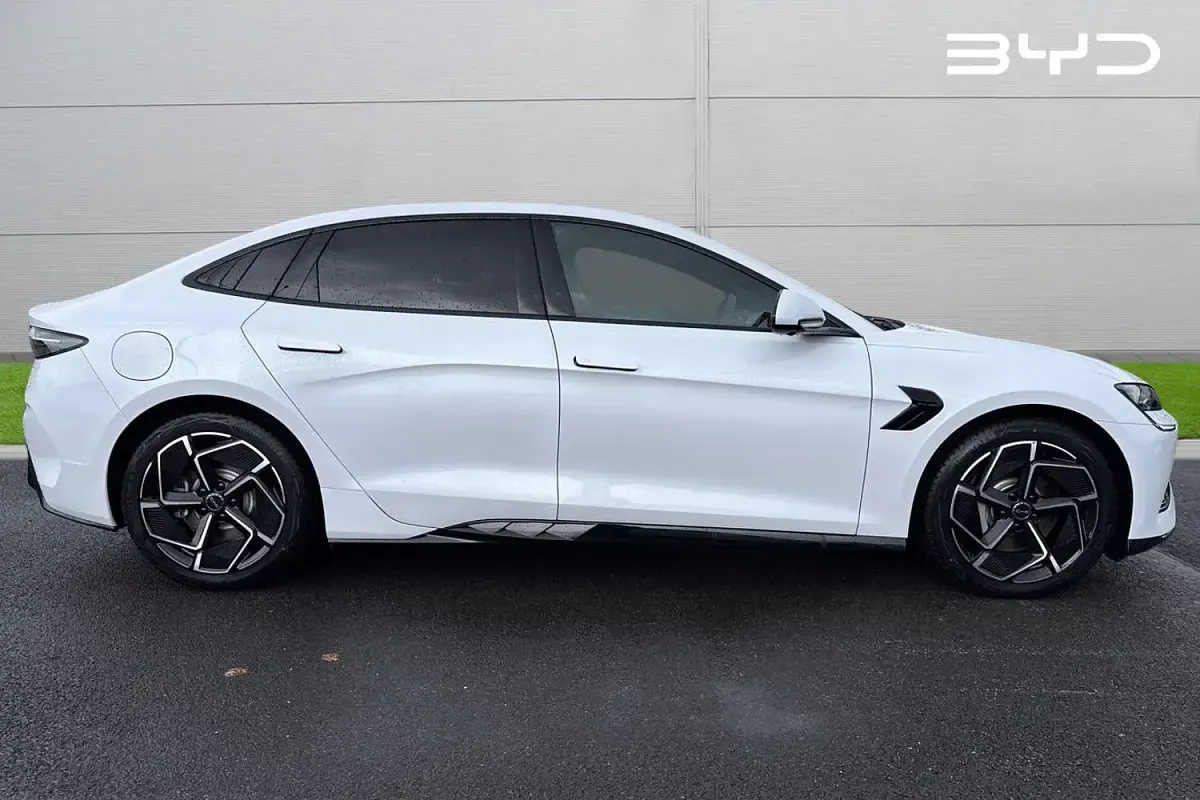 New BYD Seal 389 kW (530 HP) 2025 White Sedan