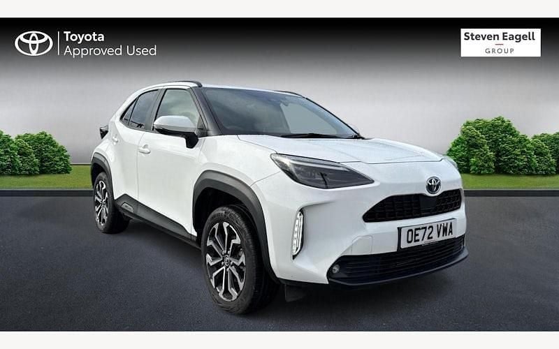 Used 2025 Toyota Yaris Hybrid Design Estate | £20,302 (Super price) - Image 1/3