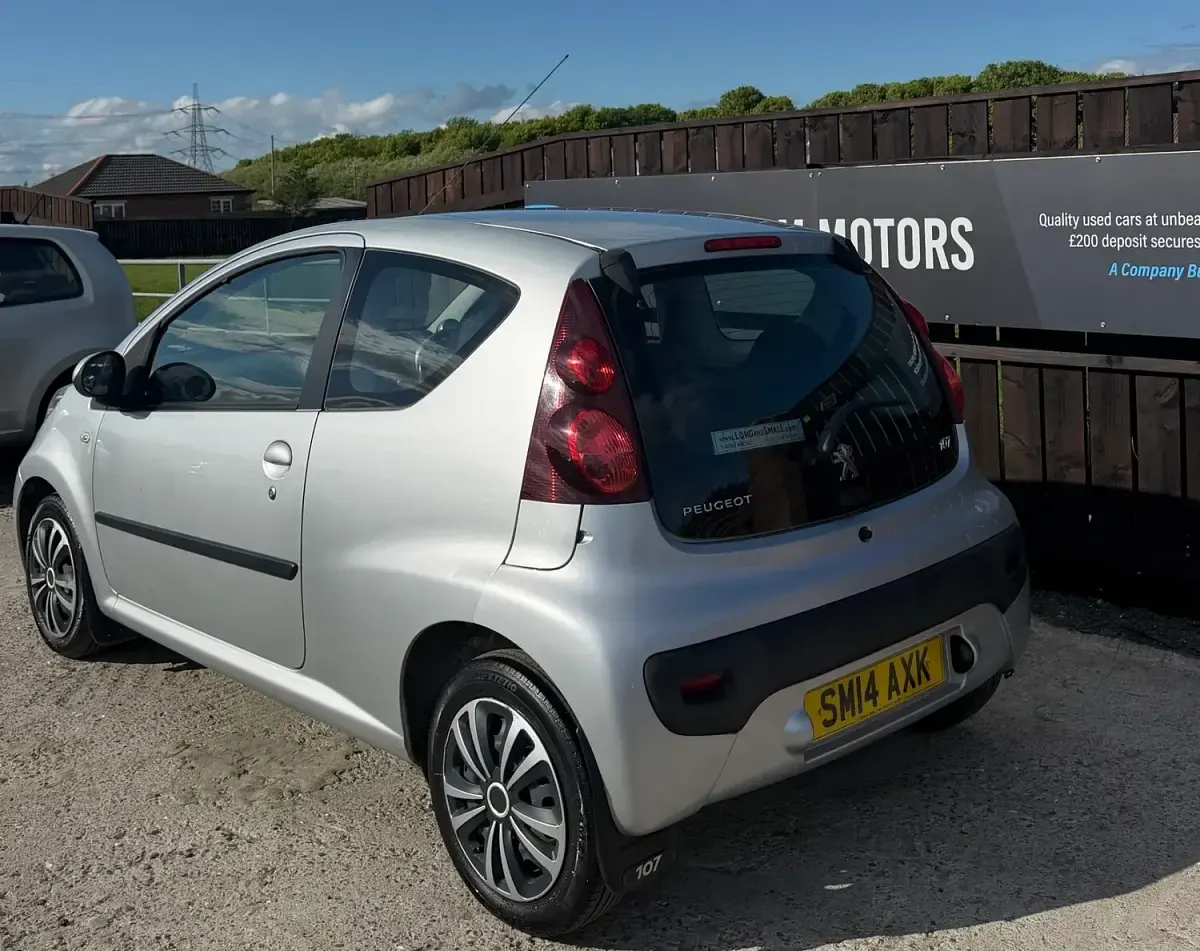 Used Peugeot 107 Active 68 HP (50 kW) 2014 Silver Hatchback