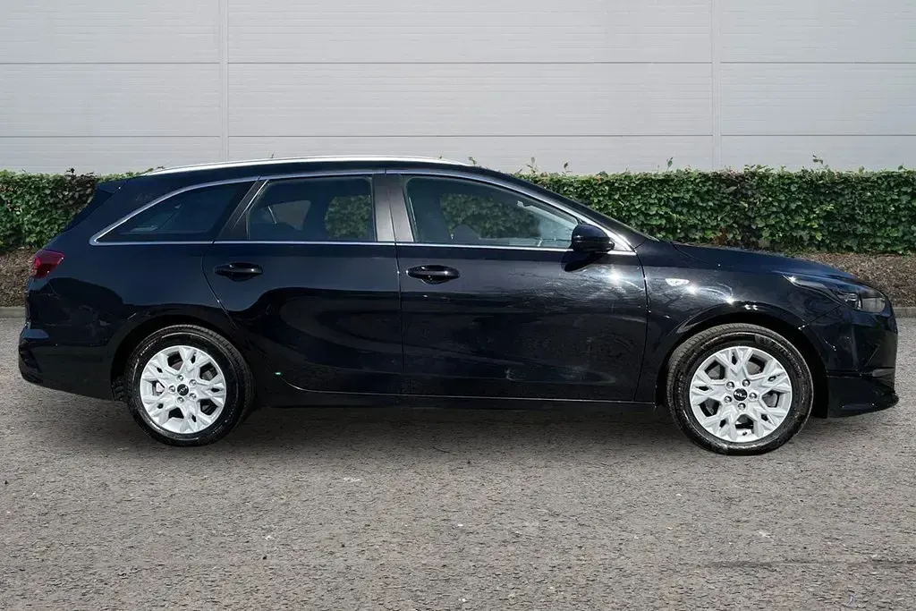 Used Kia Ceed 138 HP (101 kW) 2025 Black Hatchback