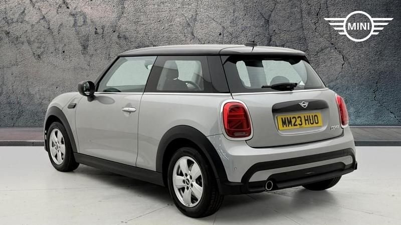Używany Mini Cooper Classic 134 KM (98 kW) 2023 Srebrny Hatchback