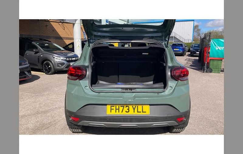 Used Dacia Sandero Journey 90 HP (66 kW) 2024 Green SUV